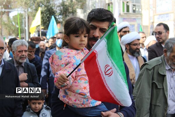 راهپیمایی ۱۳ آبان در نایین