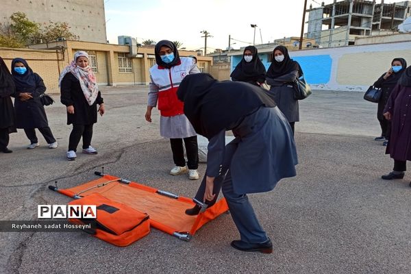 ‌کارگاه آموزشی امداد و کمک‌های اولیه ویژه مربیان پیشتاز سازمان دانش‌آموزی ناحیه ۳