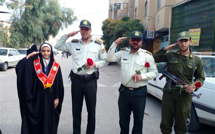 برگزاری‌ ایستگاه‌نقاشی‌ در راهپیمایی‌دانش‌آموزان‌ شهر‌کوشک/ فیلم