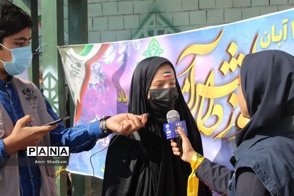 ‌آیین تکریم پرچم در راهپیمایی 13 آبان