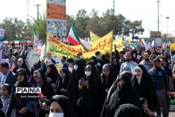 ‌آیین تکریم پرچم در راهپیمایی 13 آبان