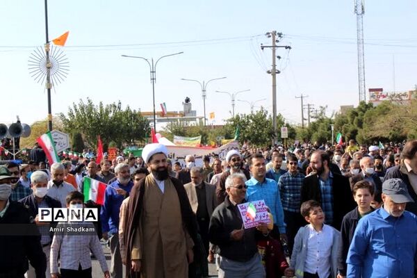 ‌آیین تکریم پرچم در راهپیمایی 13 آبان