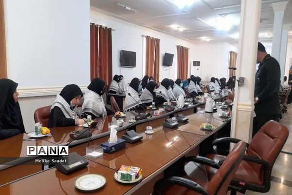 دیدار فرمانده واحدهای بسیج دانش‌آموزی استان بوشهر با فرمانده سپاه امام صادق (ع)