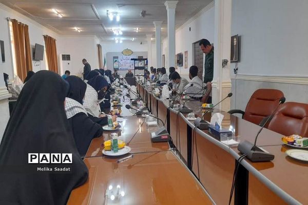 دیدار فرمانده واحدهای بسیج دانش‌آموزی استان بوشهر با فرمانده سپاه امام صادق (ع)