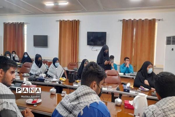 دیدار فرمانده واحدهای بسیج دانش‌آموزی استان بوشهر با فرمانده سپاه امام صادق (ع)