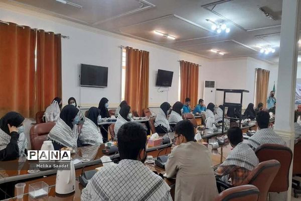 دیدار فرمانده واحدهای بسیج دانش‌آموزی استان بوشهر با فرمانده سپاه امام صادق (ع)