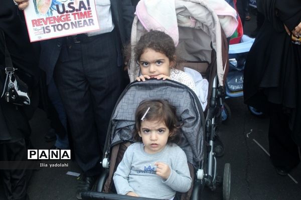 حضور پر‌شور دانش‌آموزان منطقه ۱۰ تهران در راهپیمایی ۱۳ آبان