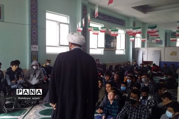 برگزاری جلسات  بصیرتی ویژه نوجوانان در دبیرستان ابن‌سینا رودهن