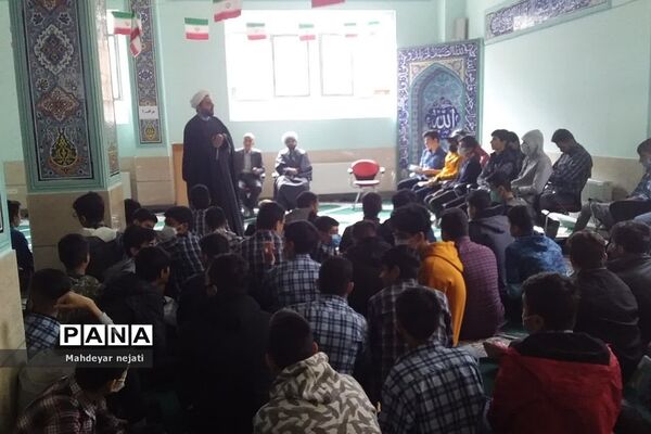 برگزاری جلسات  بصیرتی ویژه نوجوانان در دبیرستان ابن‌سینا رودهن