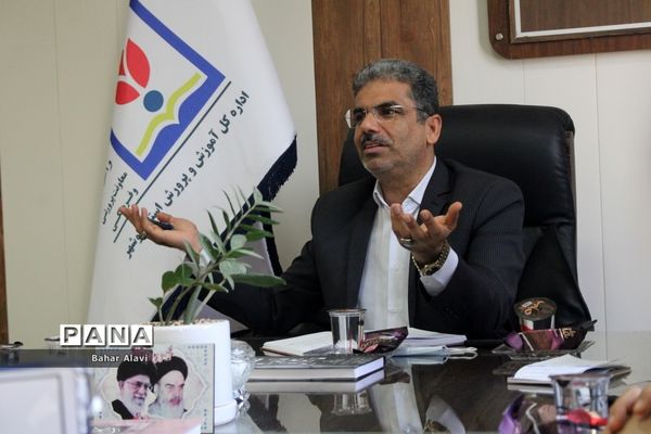 نشست نمایندگان مجلس دانش‌آموزی استان بوشهر با معاون پرورشی و فرهنگی