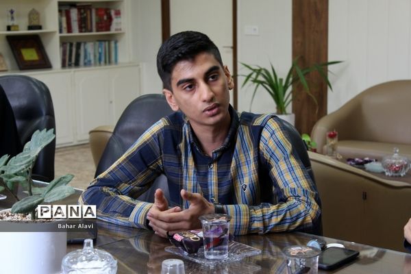 نشست نمایندگان مجلس دانش‌آموزی استان بوشهر با معاون پرورشی و فرهنگی