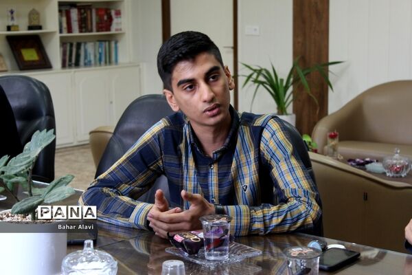 نشست نمایندگان مجلس دانش‌آموزی استان بوشهر با معاون پرورشی و فرهنگی