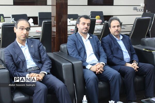 نشست مسئولان بانک تجارت با مدیرکل آموزش و پرورش استان بوشهر