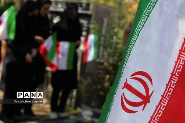 برگزاری پویش تکریم پرچم در بهارستان‌دو