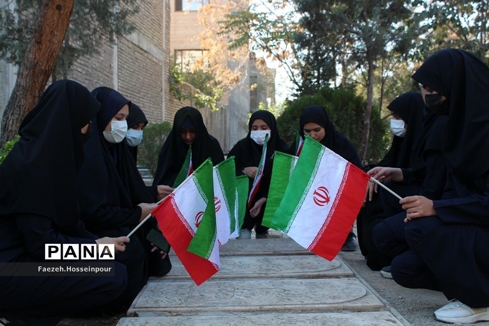 برگزاری پویش تکریم پرچم در بهارستان‌دو