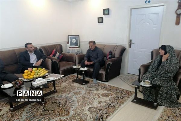 دیدار مدیر آموزش و پرورش اسلامشهر با خانواده معظم شهدا