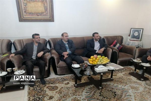 دیدار مدیر آموزش و پرورش اسلامشهر با خانواده معظم شهدا