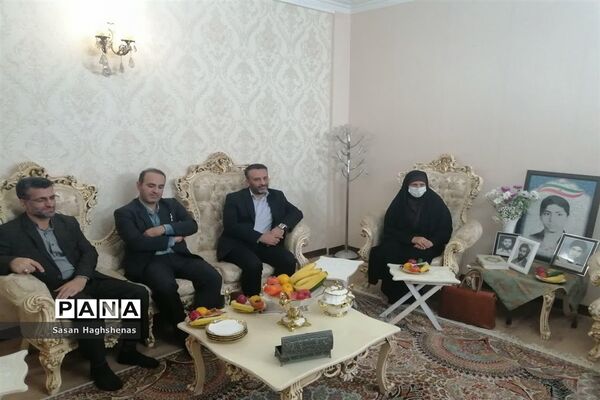 دیدار مدیر آموزش و پرورش اسلامشهر با خانواده معظم شهدا