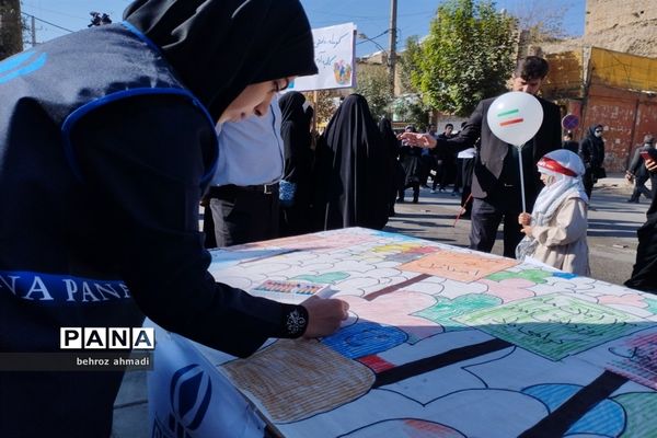 نقاشی گروهی دانش‌آموز خبرنگاران کرمانشاه در 13 آبان