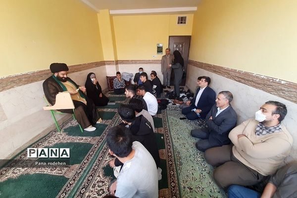 برگزاری جلسات کیفیت‌بخشی تربیتی مدیران مدارس در رودهن