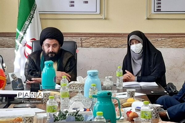 برگزاری جلسات کیفیت‌بخشی تربیتی مدیران مدارس در رودهن