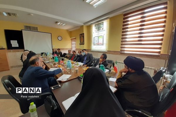 برگزاری جلسات کیفیت‌بخشی تربیتی مدیران مدارس در رودهن