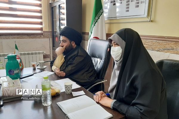 برگزاری جلسات کیفیت‌بخشی تربیتی مدیران مدارس در رودهن