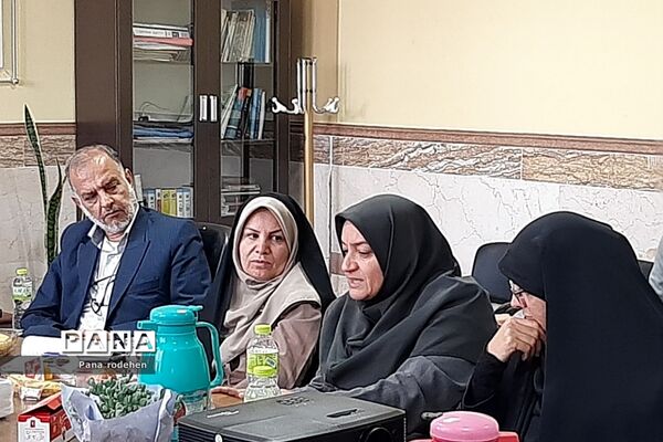 برگزاری جلسات کیفیت‌بخشی تربیتی مدیران مدارس در رودهن