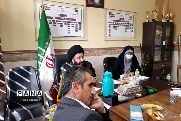 برگزاری جلسات کیفیت‌بخشی تربیتی مدیران مدارس در رودهن