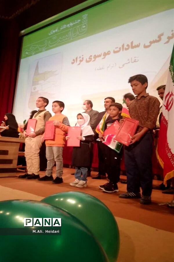 تقدیر از برگزیدگان جشنواره ایران قوی و قداست پرچم