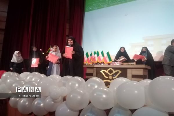 تقدیر از برگزیدگان جشنواره ایران قوی و قداست پرچم