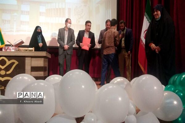 تقدیر از برگزیدگان جشنواره ایران قوی و قداست پرچم