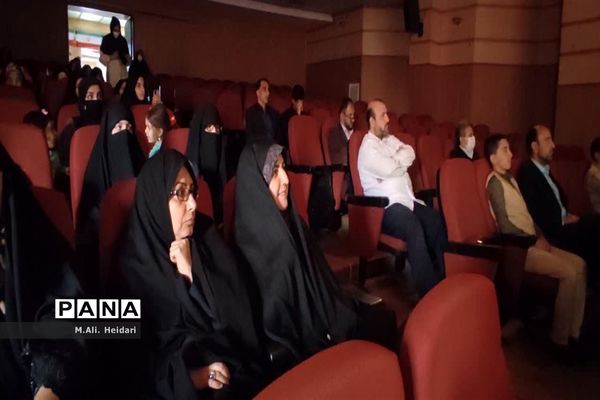 تقدیر از برگزیدگان جشنواره ایران قوی و قداست پرچم