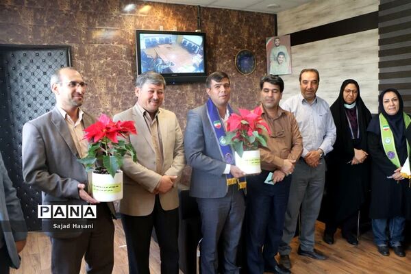 تجلیل از مسئولان سازمان دانش‌آموزی به‌مناسبت هفته بسیج