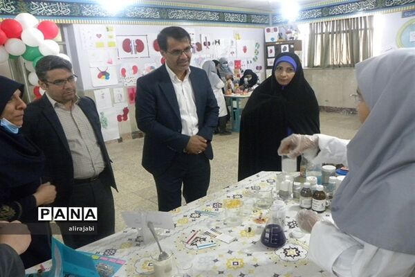 بازدید مدیر و معاون متوسطه آموزش و پرورش منطقه کهریزک از آزمایشگاه دبیرستان دخترانه آزادی