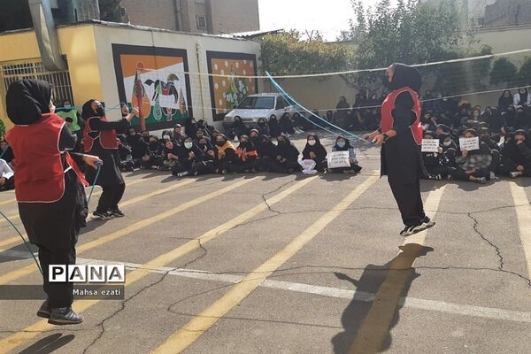 اجرای مسابقات ورزشی در هنرستان سمیه به‌ مناسبت گرامیداشت روز دانش‌آموز