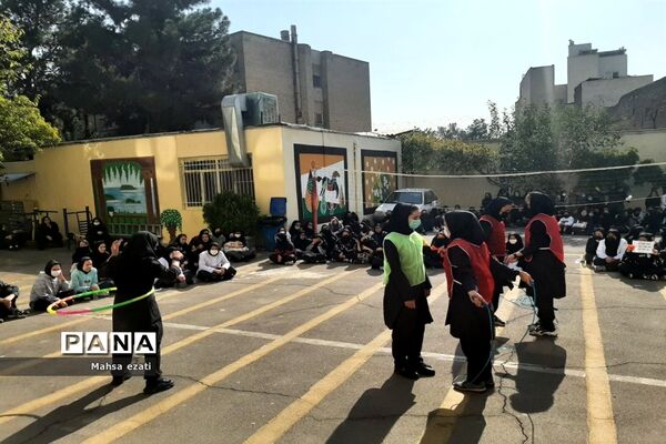 اجرای مسابقات ورزشی در هنرستان سمیه به‌ مناسبت گرامیداشت روز دانش‌آموز