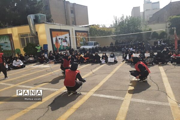 اجرای مسابقات ورزشی در هنرستان سمیه به‌ مناسبت گرامیداشت روز دانش‌آموز