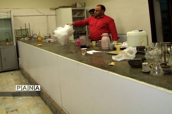 گرامیداشت روز آزمایشگاه در مدارس قم