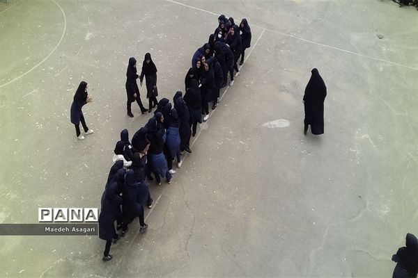 گرامیداشت روز دانش‌آموز در دبیرستان شرافت قم