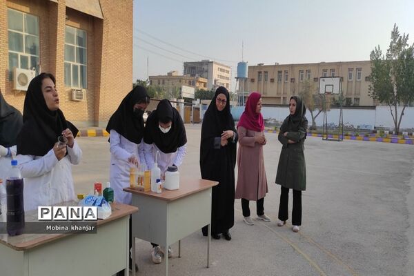 بزرگداشت روز آزمایشگاه در دبیرستان فاطمه زهرا (س) بوشهر