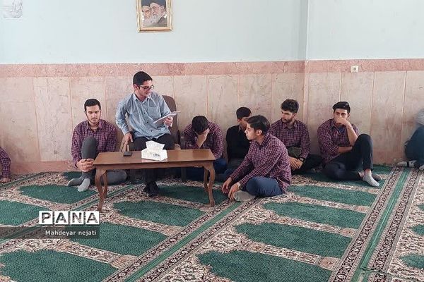 اجرای نشست‌های بصیرتی و‌ هیاتی دانش‌آموزان اتحادیه انجمن‌های اسلامی در منطقه‌ رودهن