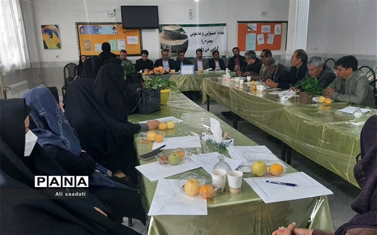 خودسازی، جامعه‌پردازی و تمدن نوین اسلامی سه کلید واژه بیانیه گام دوم انقلاب است