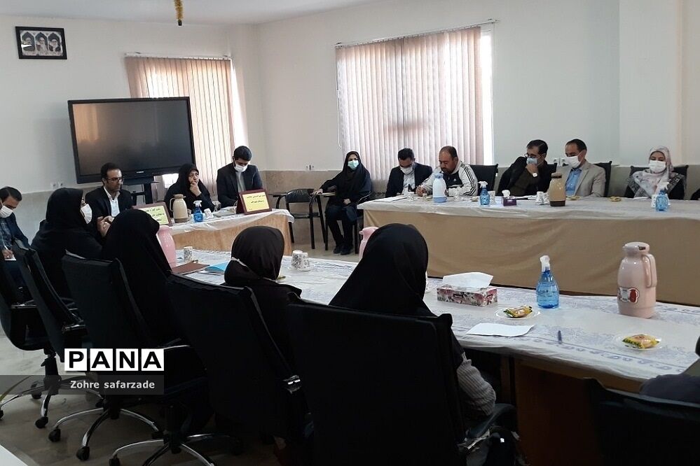نشست تربیتی و هم‌اندیشی معاونان و مربیان پرورشی مدارس در رودهن