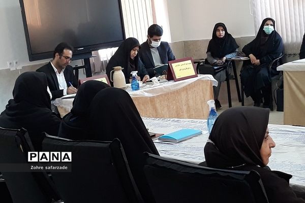 نشست تربیتی و هم‌اندیشی معاونان و مربیان پرورشی مدارس در رودهن