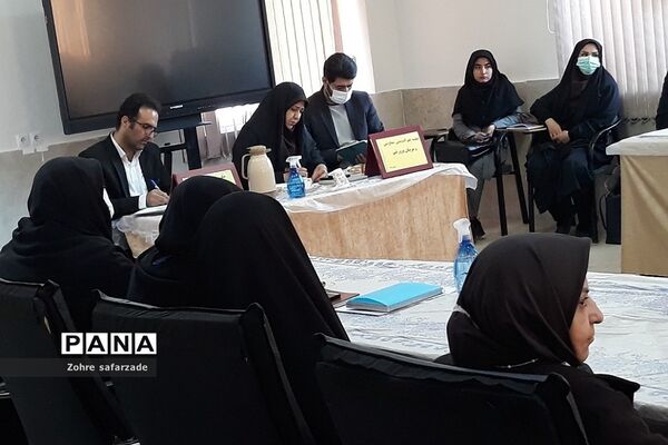نشست تربیتی و هم‌اندیشی معاونان و مربیان پرورشی مدارس در رودهن