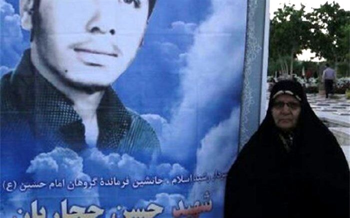 گفت‌وگوی دانش‌آموزخبرنگار پانا با مادر شهید حجاریان/ فیلم