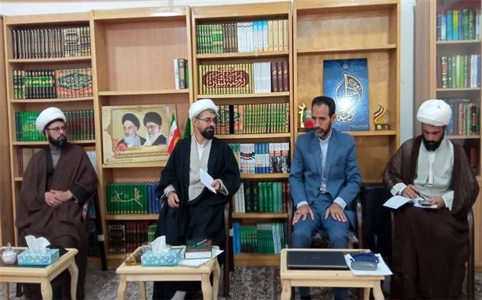 طلاب درباره گفتمان‌های دینی متناسب با زمان حال با دانش‌آموزان صحبت کنند