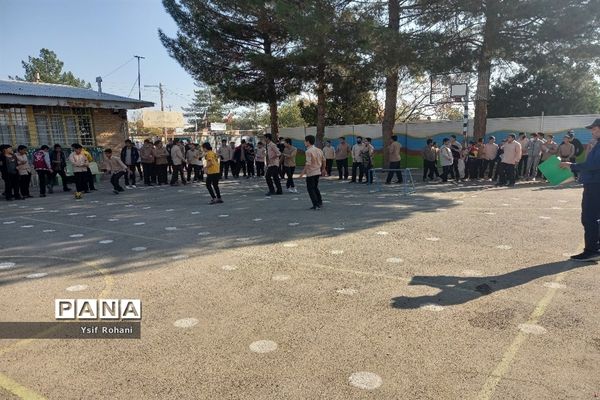 ایجاد زنگ تفریح شاد در دبیرستان فرهنگ کاشمر