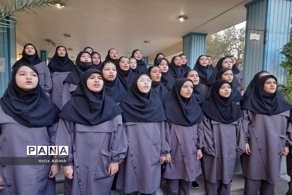 برپایی نمایشگاه خلاقیت دبیرستان علامه قزوینی منطقه ۱۵